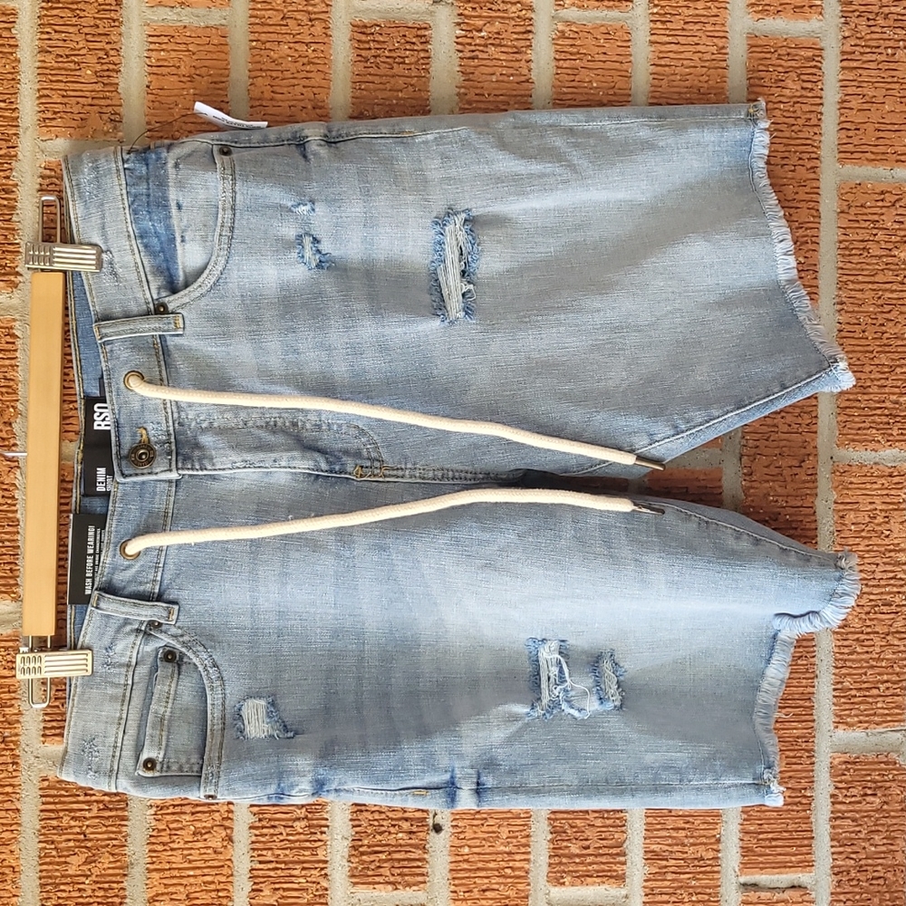 RSQ Jeans men's distressed raw hemmed denim shorts size 33 NWT